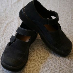 Simple Navy Blue Suede Mary Janes